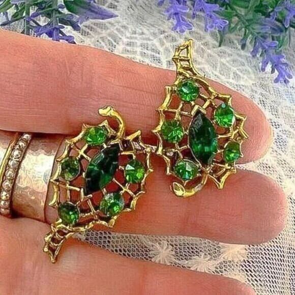 Vintage MCM Emerald Green & Gold Rhinestone Clip Earrings - Picture 2 of 9